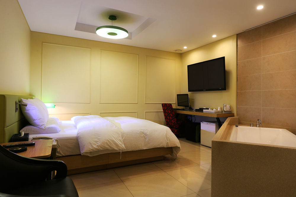 Circle Motel